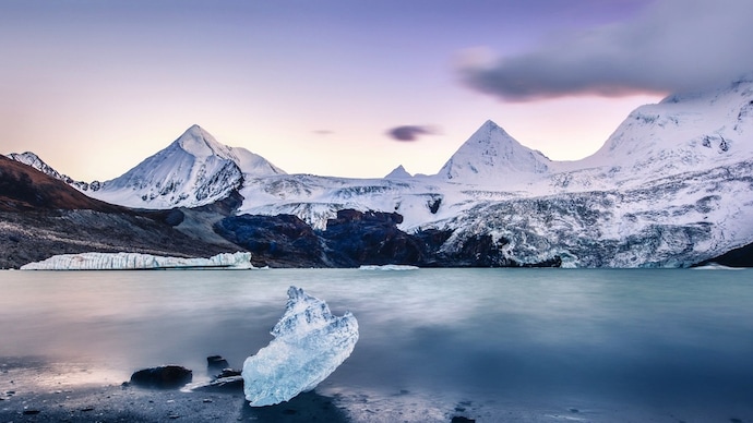 limate change is already destabilising the region by altering the hydrological and geological conditions. (Photo: Getty) Tibet glacier