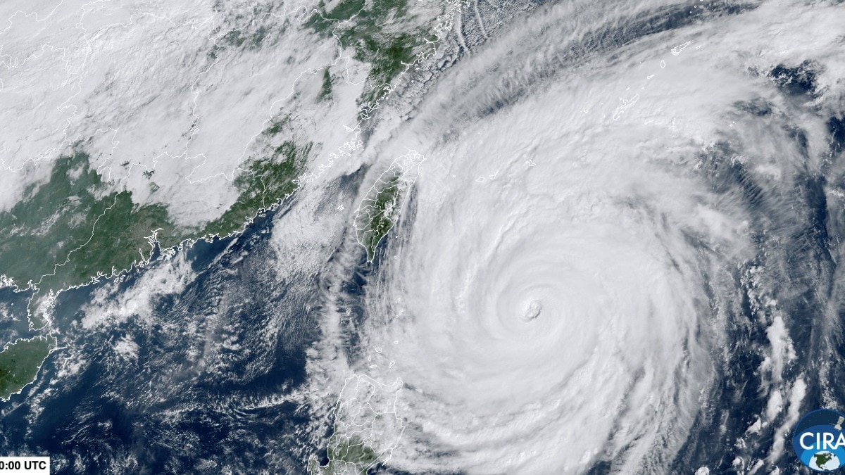 Taiwan grinds to a halt, nearly 1,000 flights cancelled as Typhoon Champi closes in