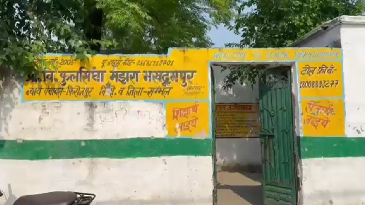 Uttar Pradesh Schoolchildren Study on Mats Despite Funds for Furniture