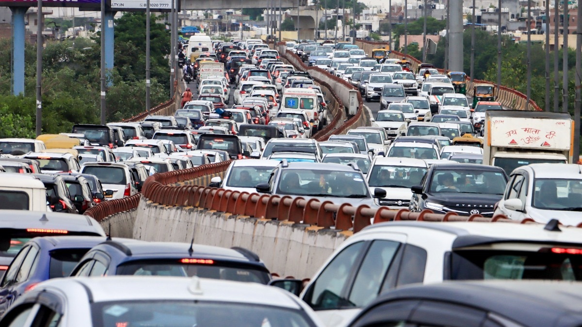 Barapullah double whammy: Design flaw, Google Maps make flyover traffic nightmare
