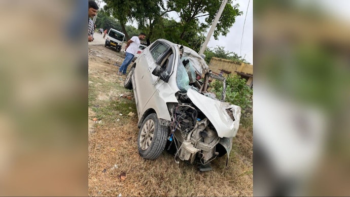 8 dead after car rams truck in Uttar Pradesh, Chief Minister expresses grief - India Today