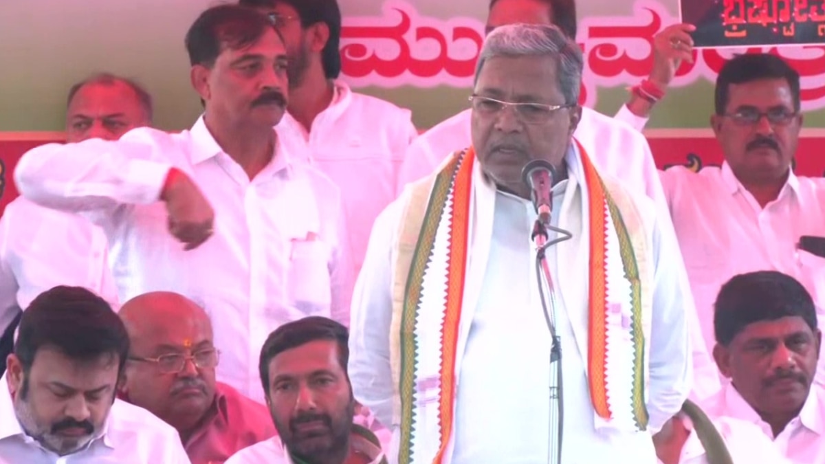 Congress Stages Protest Calls Karnataka Cm ‘corrupt After Rs 6 Crore