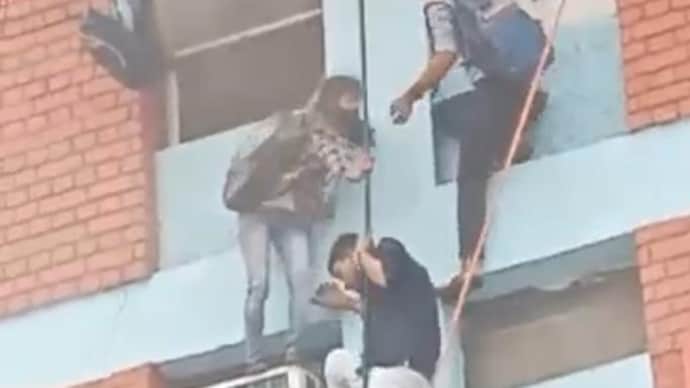 Man dressed as woman dances with inmates in Bihar jail | Video viral - India Today