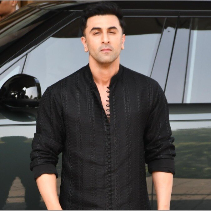 Video: Ranbir Kapoor dazzles in black at airport - India Today