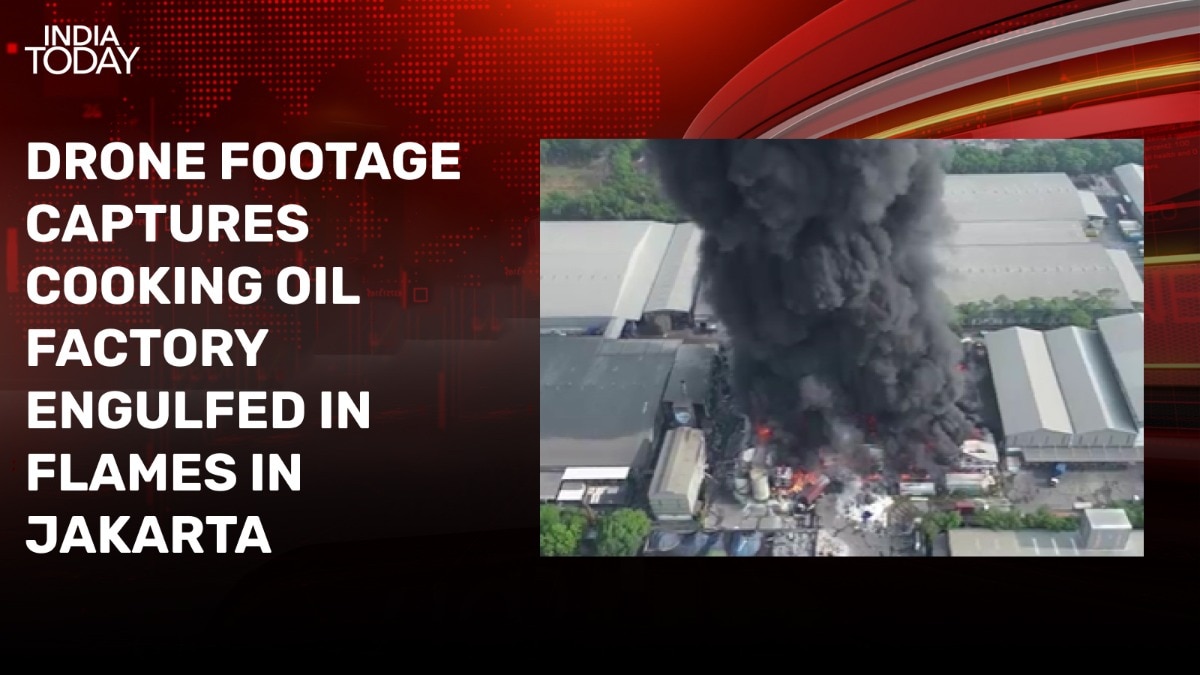 Video Cooking oil factory engulfed in flames near Indonesia's Jakarta