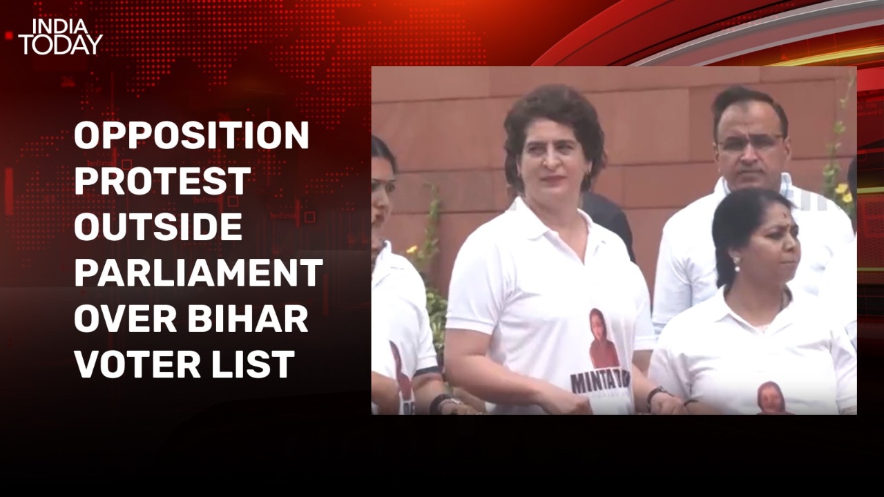 Opposition protest against Bihar voter list, wear onion garlands to support farmers