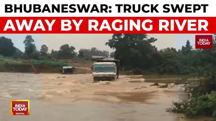 Video: Truck Odisha washed away in flood, driver missing Truck washed away from the fiery river in Bhubaneswar