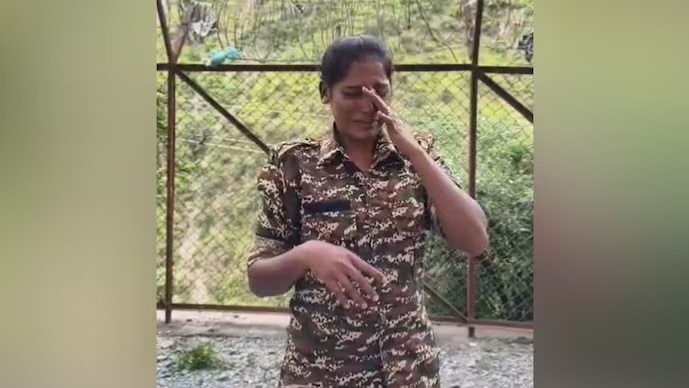 Woman CRPF officer breaks down on camera, alleges police inaction in theft case