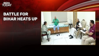 Ashok Gehlot meets Lalu Yadav amid seat-sharing tussle, Race to woo Bihar's Mahila voters