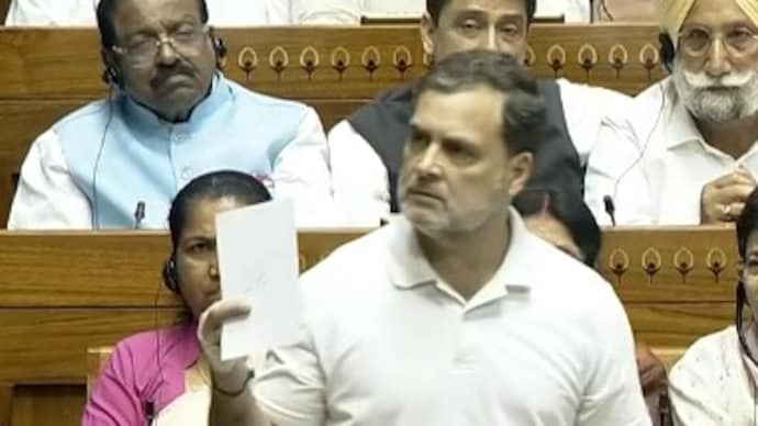 After magician swipe at PM Modi, Rahul Gandhi's 'Number 16' riddle