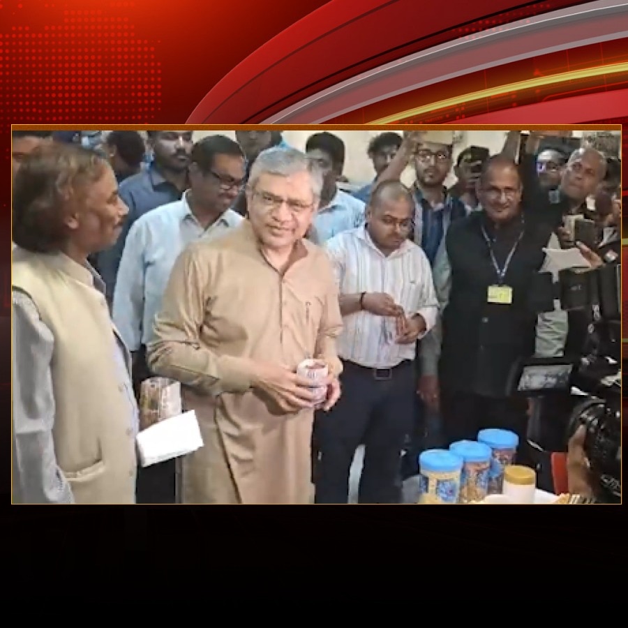 Video: Ashwini Vaishnaw celebrates BJP's Bengal victory with jhalmuri