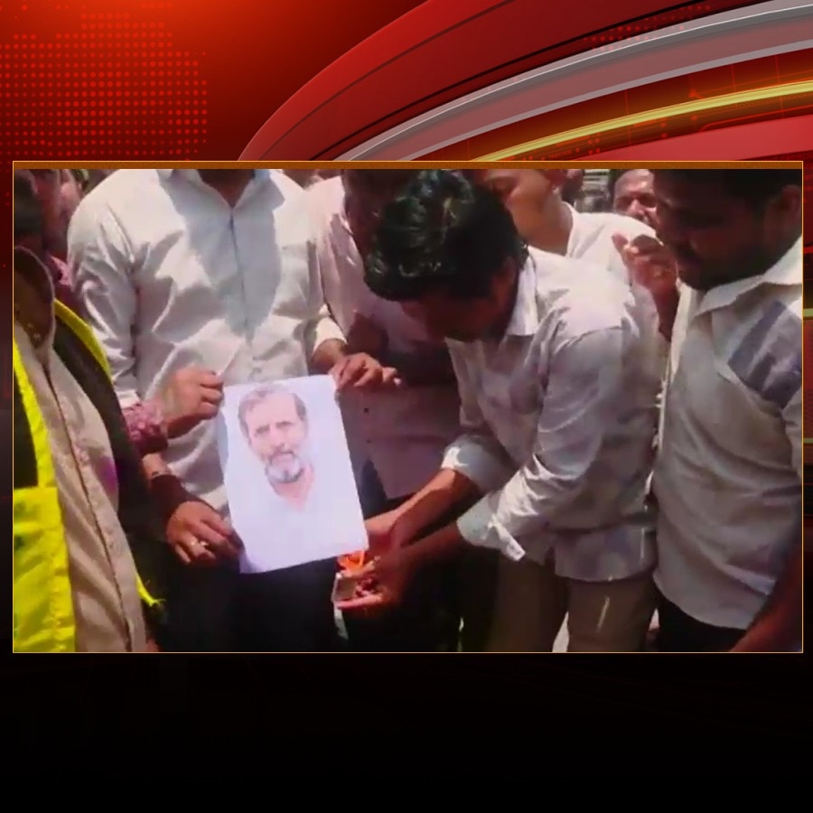 Siddaramaiah supporters burn photos of Rahul Gandhi over Karnataka power shift