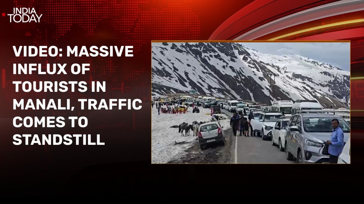 Video: Massive tourist rush triggers traffic gridlock on Manali-Rohtang route