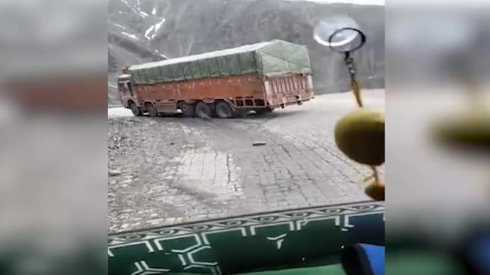 Truck skids off road at Ladakah's Zojila Pass, dramatic accident caught on camera Truck