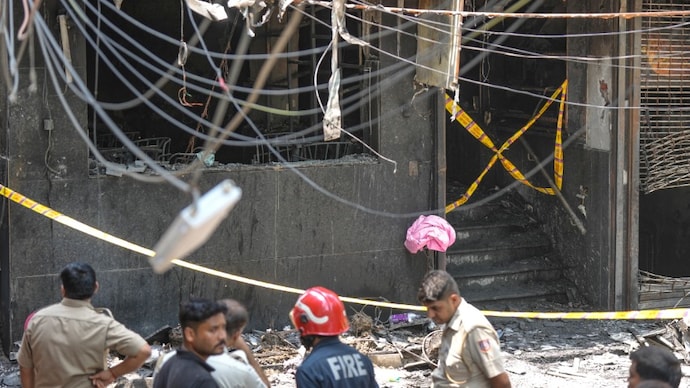 Video: Terrified guests jump from upper floors as fire tears through Delhi hotel