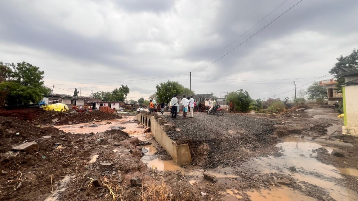 Video: Floods force villagers to cross swollen stream, risk lives in Maharashtra