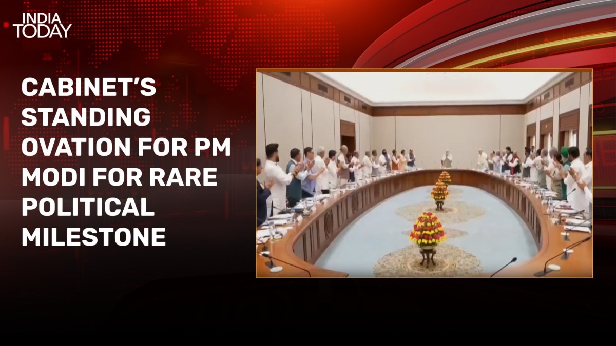 PM Modi standing ovation