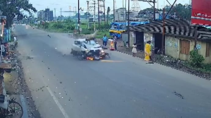 Caught on camera: Speeding car sends biker flying in fatal Hooghly crash Hooghly