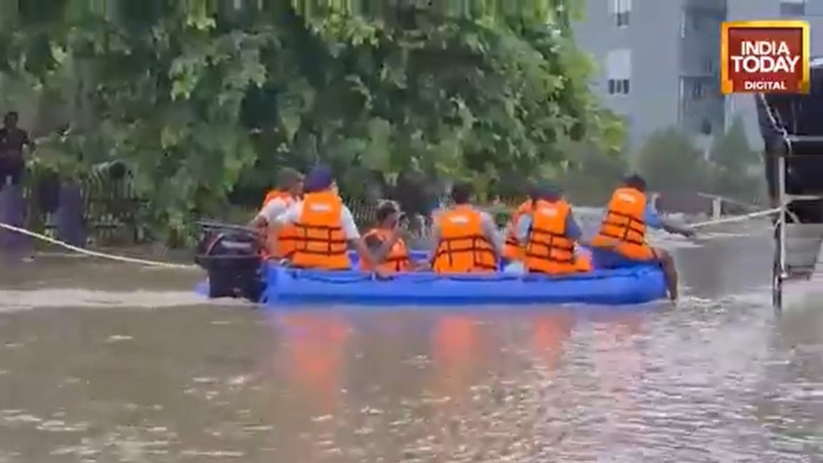 Relentless rain triggers floods, cripples normal life in Gujarat's Surat; 9 dead