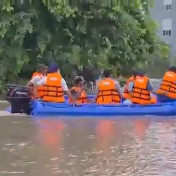 Relentless rain triggers floods, cripples normal life in Gujarat's Surat; 9 dead