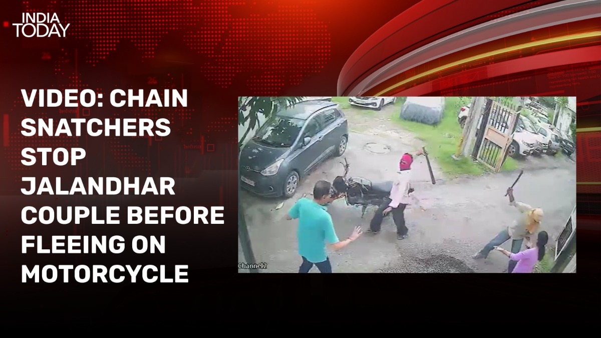 Video: Two men stop Jalandhar couple on way home, snatch woman's chain
