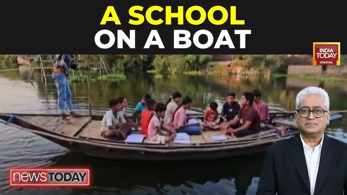 Bihar Floods Shut Schools, Teacher Holds Classes On Boat In Katihar Bihar Floods: Teacher Runs Boat Classroom
