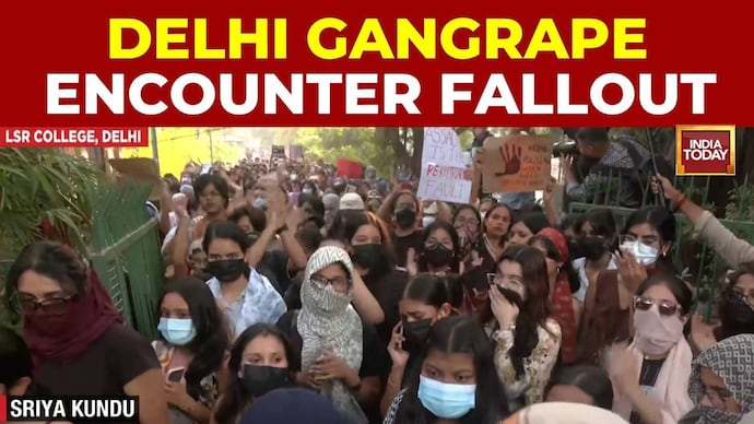 LSR Students Protest for Women Safety in Delhi Following Kalkaji Gang Rape Case LSR Students Protest for Women Safety in Delhi