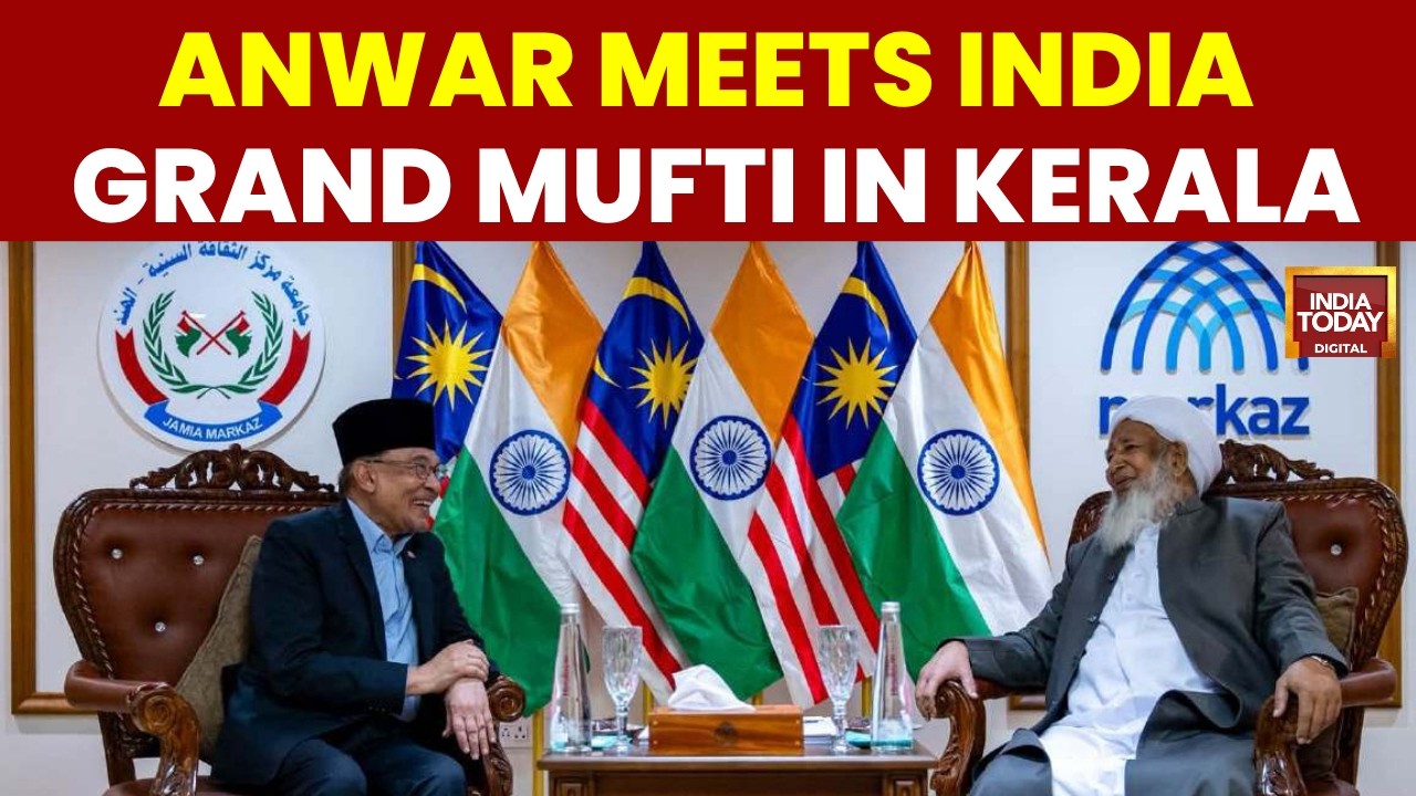 Malaysian PM Anwar Ibrahim Meets Kerala Cleric Kanthapuram, Receives Award