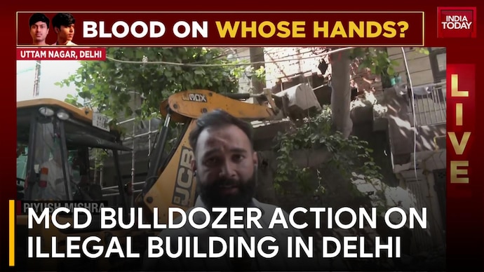 MCD Bulldozer Action On Illegal Building In Delhi