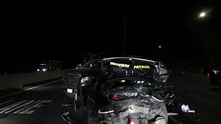 Video: Tesla on driver-assist crashes into police patrol car in US