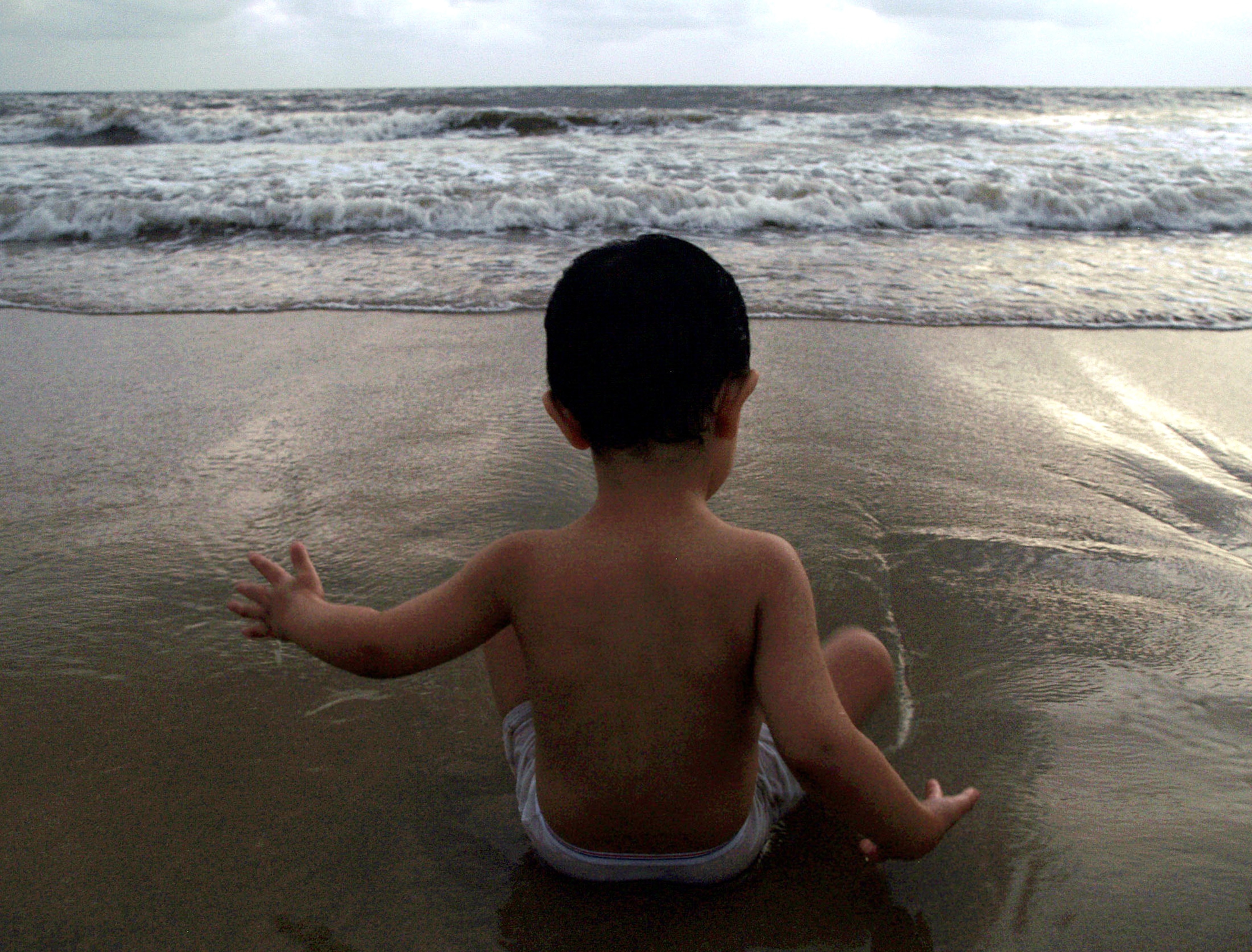 A two-year-old boy cools himself off at a beach in Mumbai. (Photo: Reuters)