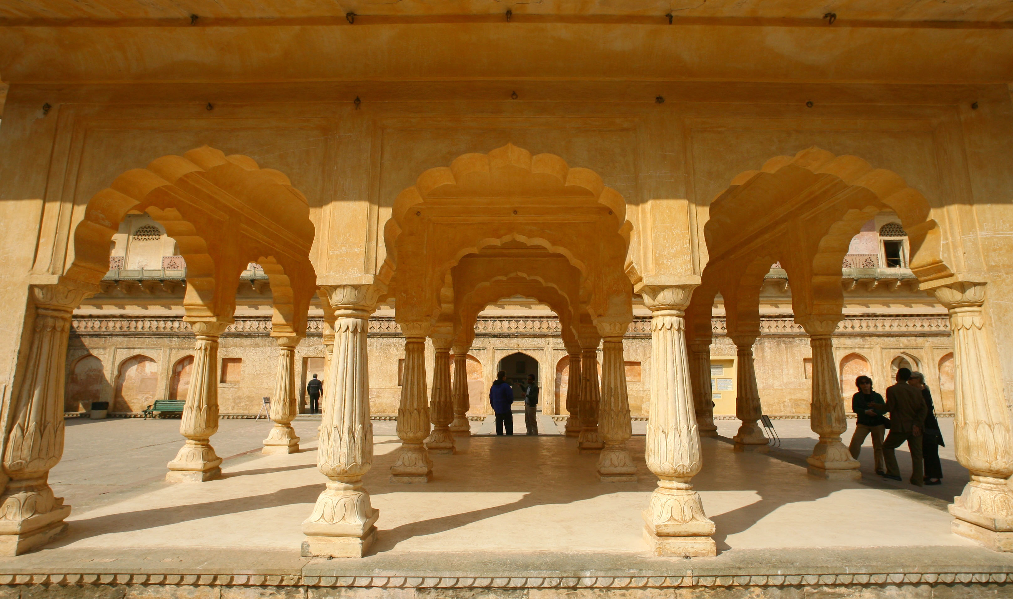Tourists stand at the Amber fort in Jaipur, Rajasthan. (Photo: Reuters)