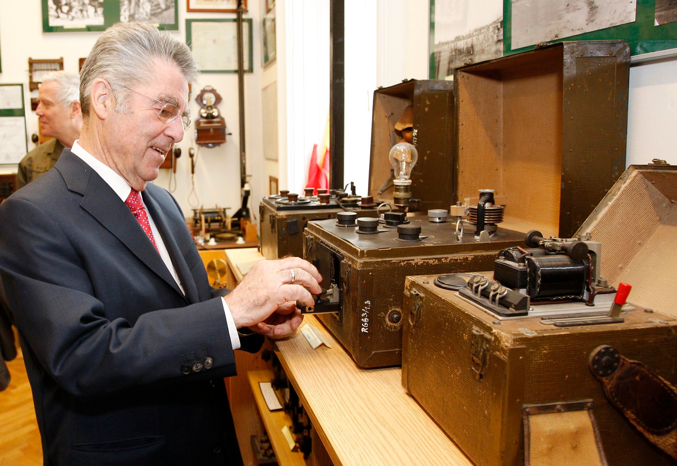 Former Austrian President Heinz Fischer looks at an old morse code device. (Photo: Reuters)