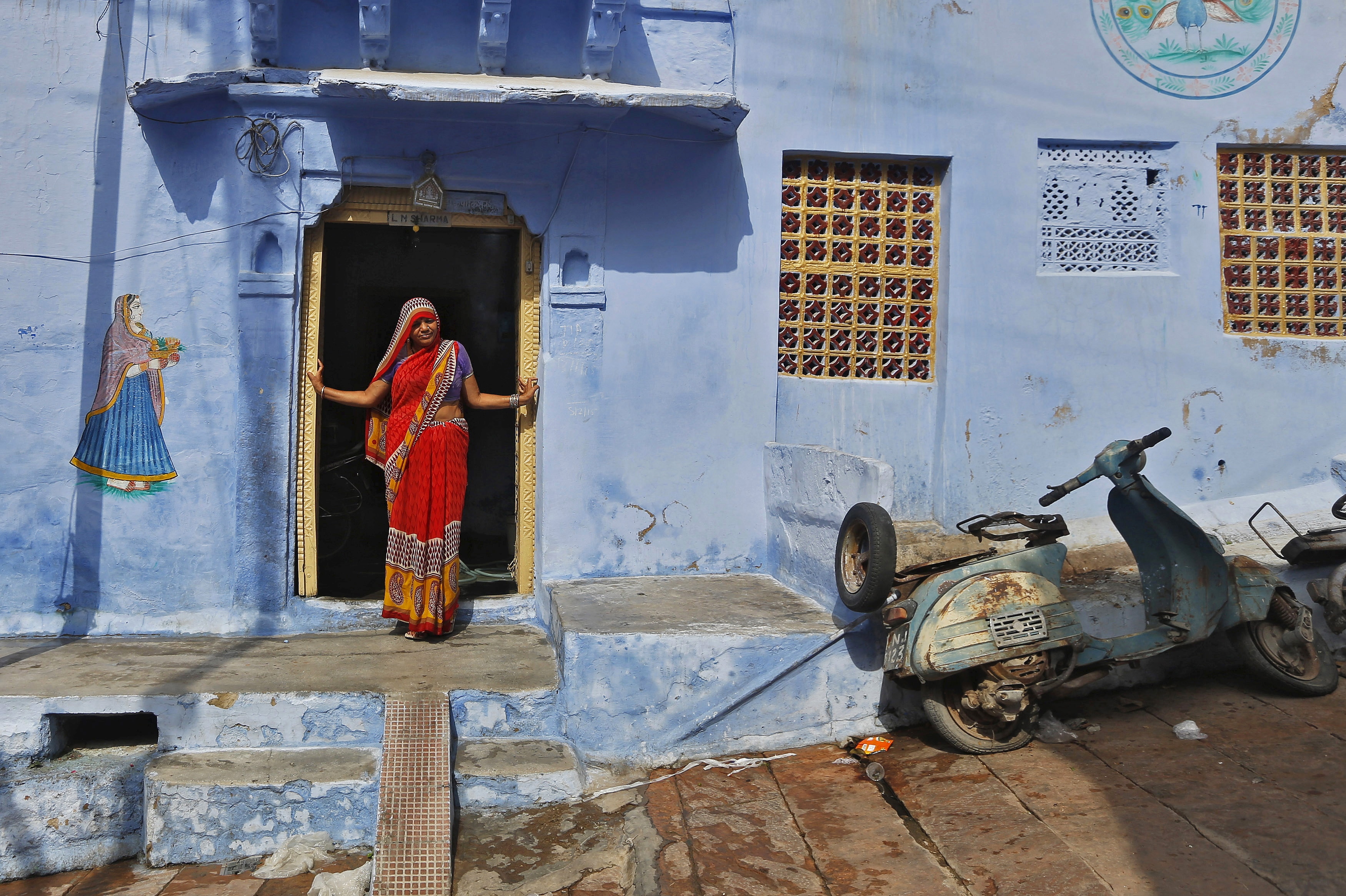 A woman stands on the doorstep of her house at Jodhpur in Rajasthan on a hot day. (Photo: Reuters)