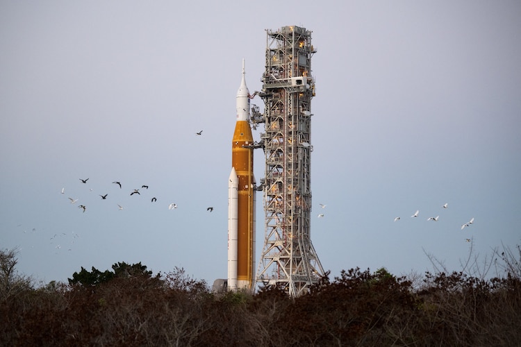 Birds fly as the Artemis-II spacecraft and ricket stand tall in the background. (Photo: Nasa)