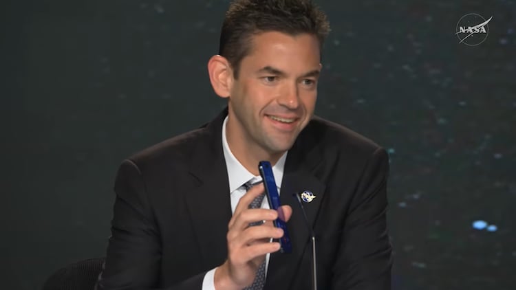 Nasa administrator holds a phone during the call from Donald Trump. (Photo: Nasa)