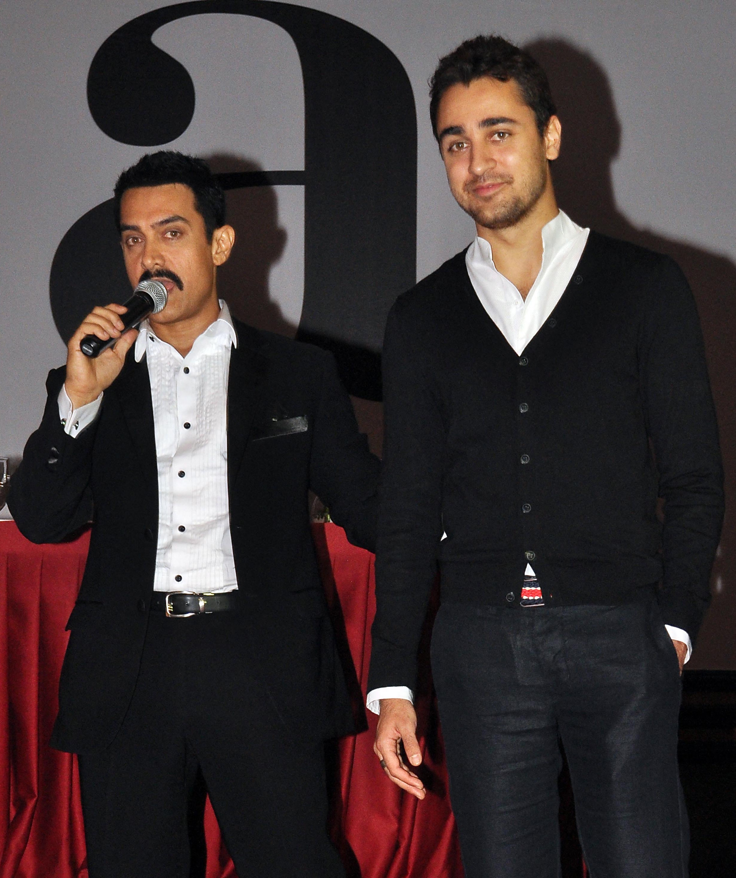 Imran and Aamir Khan together at an event. (Credit: AFP)