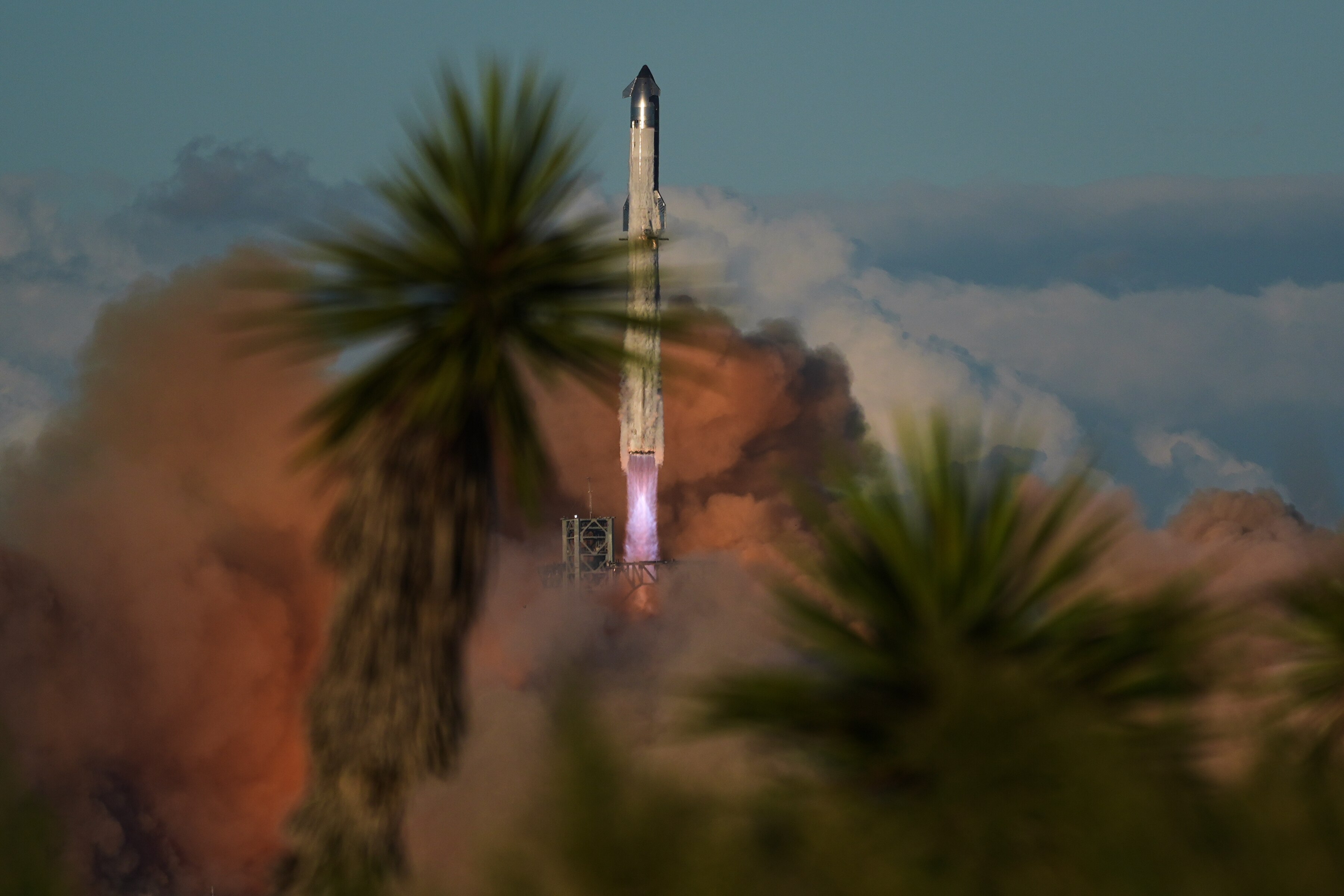 SpaceX's mega rocket Starship makes a test flight from Starbase. (Photo: AP)