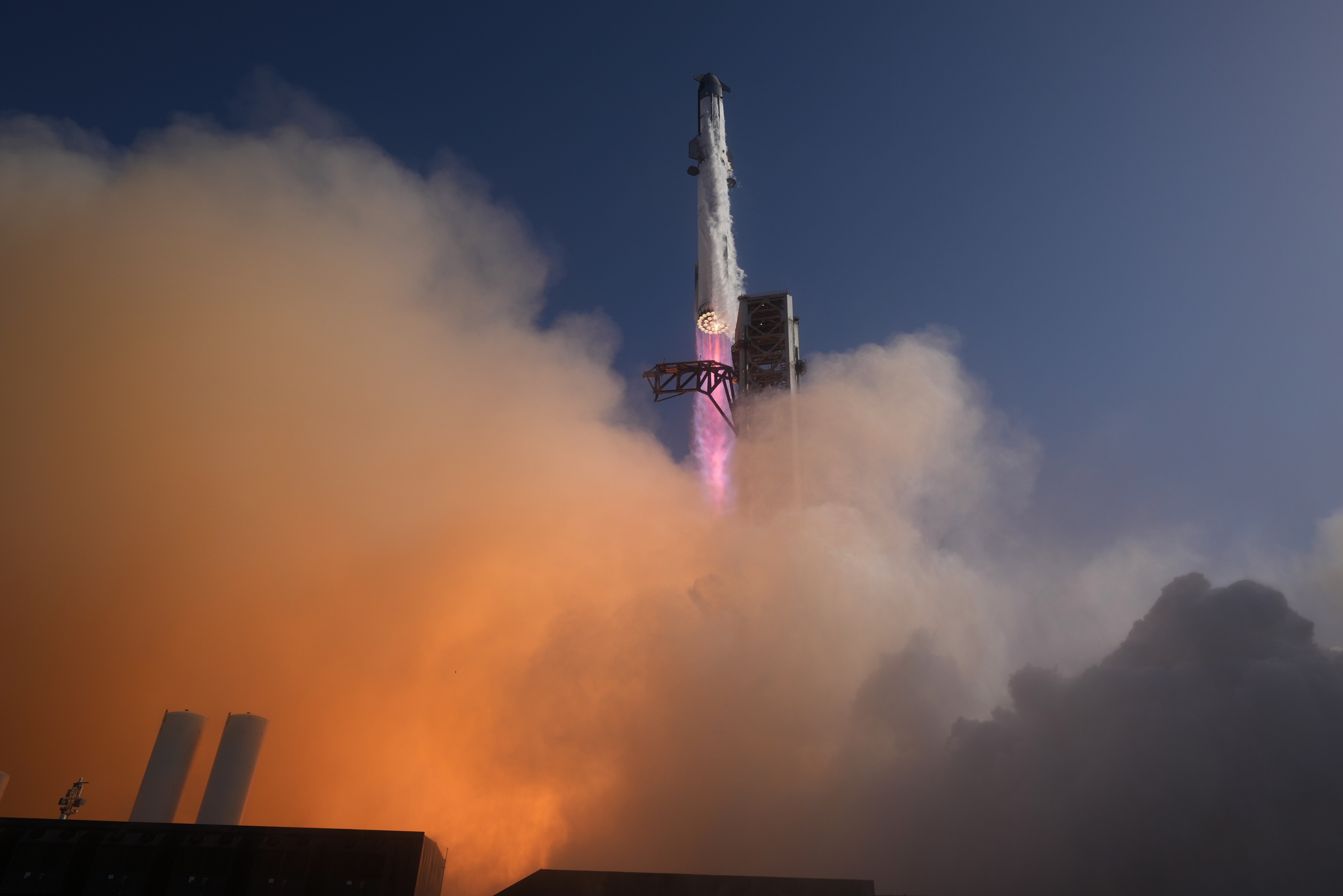 SpaceX's mega rocket Starship lifts off for a test flight from Starbase, Texas. (Photo: AP)