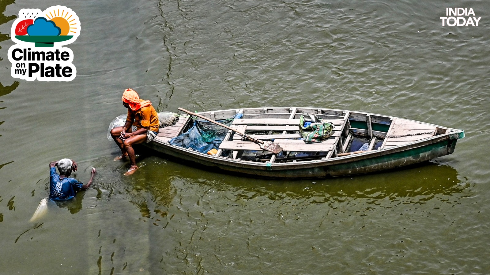 Fishermen are seen fishing in the Arabian Sea. (Photo: PTI)
