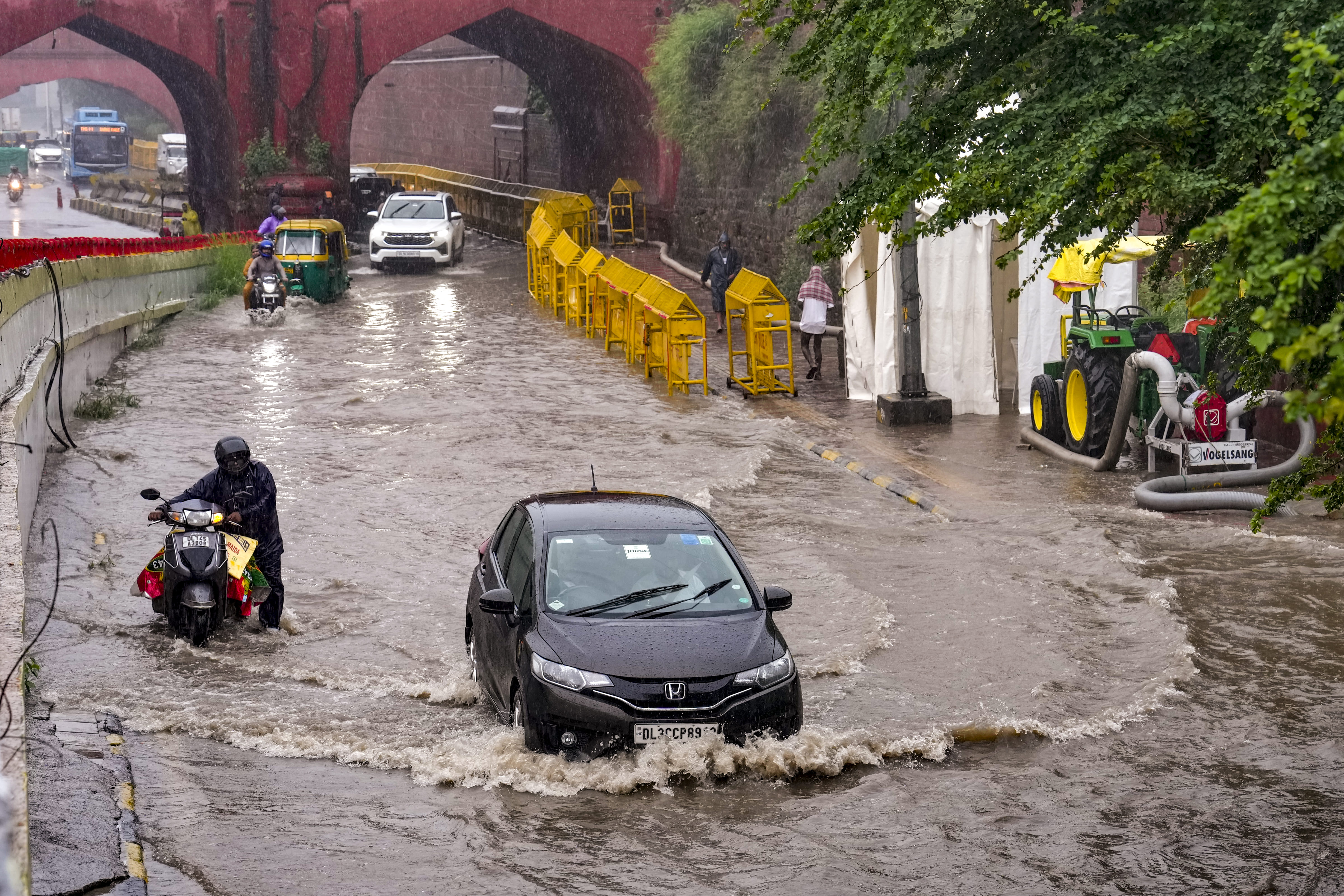 Massive rain lashes out at several parts of Delhi