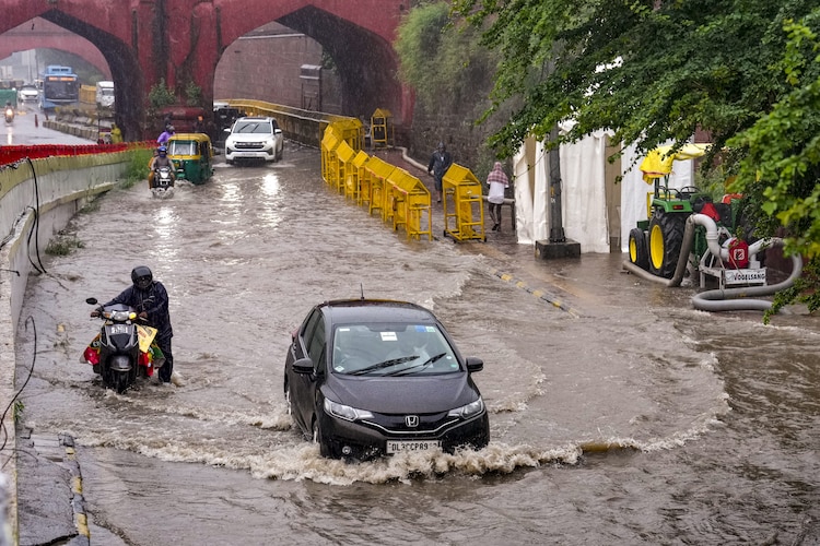 Massive rain lashes out at several parts of Delhi