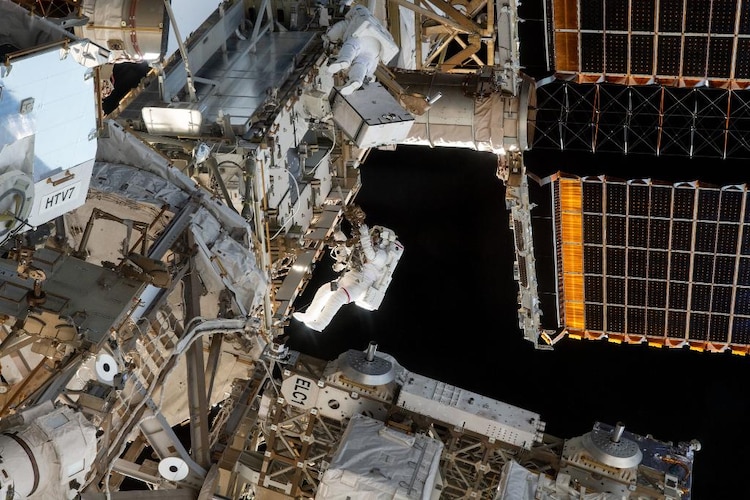 Two astronauts perform a space walk outside the International Space Station to make repairs. (Photo: Nasa)
