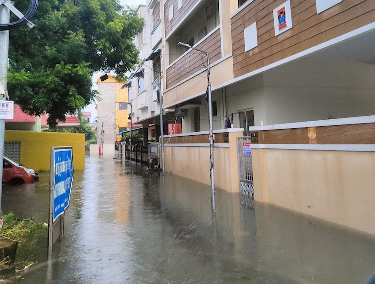 A flooded street is seen in Chennai during the 2015 floods. (Photo: X/@Selwyyyyn)