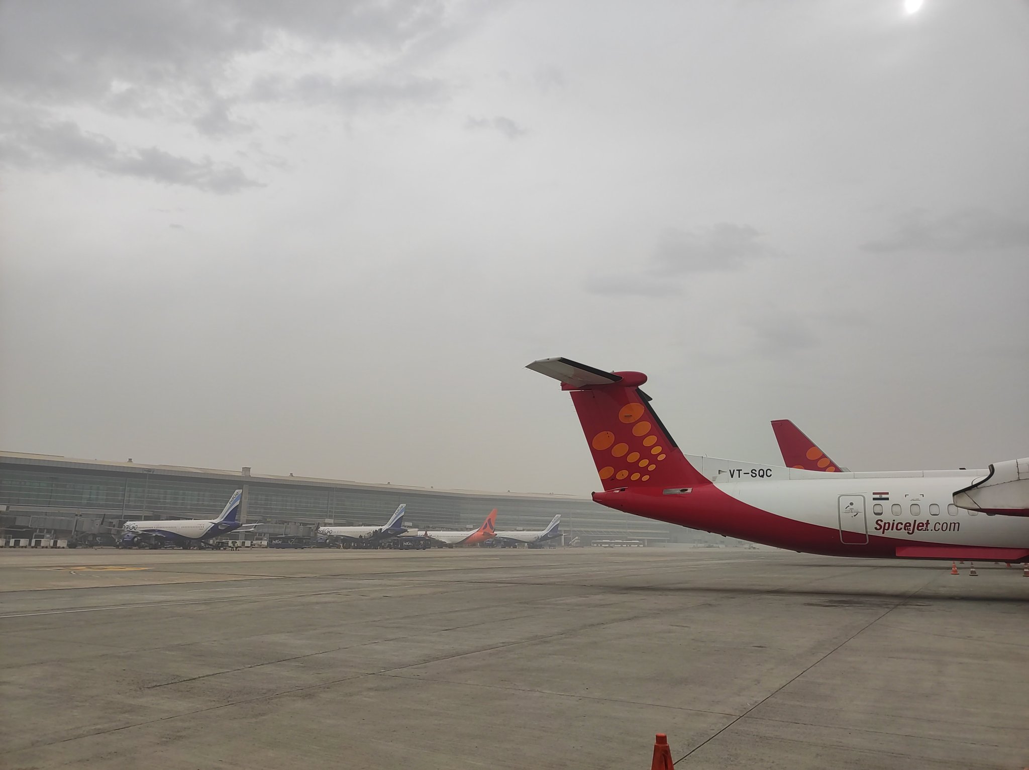 A pictures shows the haze in the morning at the Delhi airport. (X@prxnavdev)