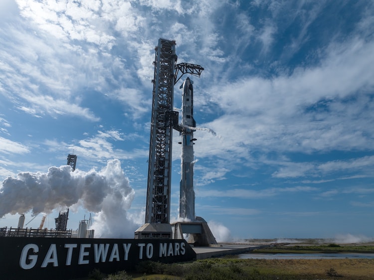 An image of a fully stacked Starship on a launch pad. (Photo: SpaceX)