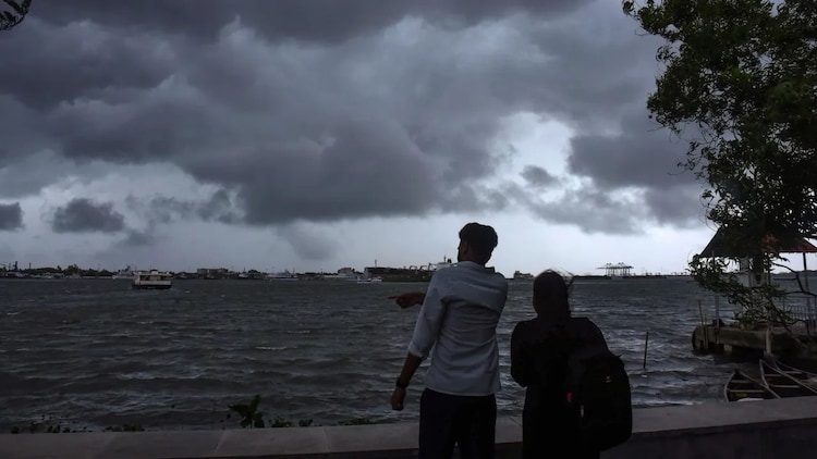 An overcast sky is seen in Kerala, signalling incoming rain. (Photo: PTI)
