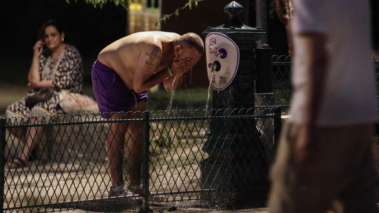A man in Paris washes his face during an ongoing heeatwave. (Photo: X)