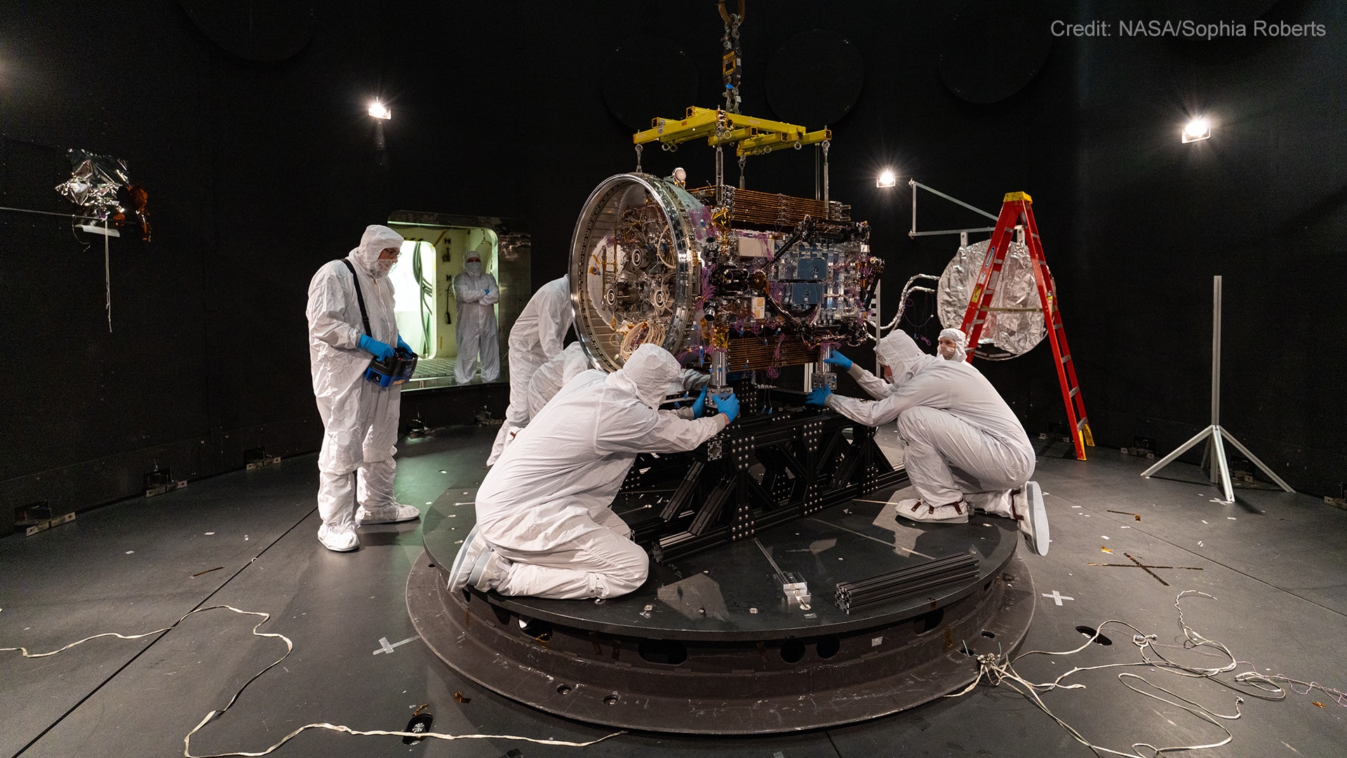 An image of technicians working on the spacecraft before launch. (Photo: Nasa)
