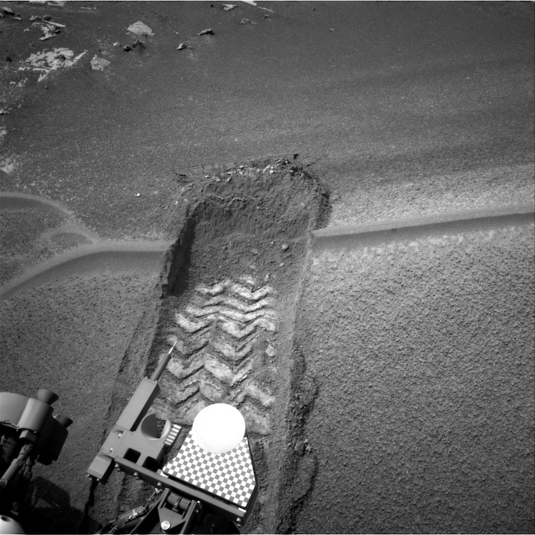 An image shows the track marks of Nasa's Curiosity Rover on Mars. (Photo: Nasa)